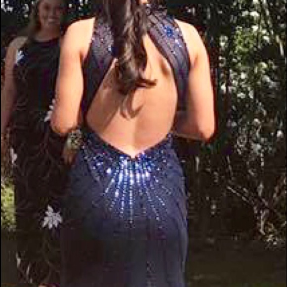Beautiful prom dress size 2 - Picture 3 of 4